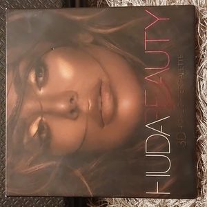 Huda 3d highlighter palette